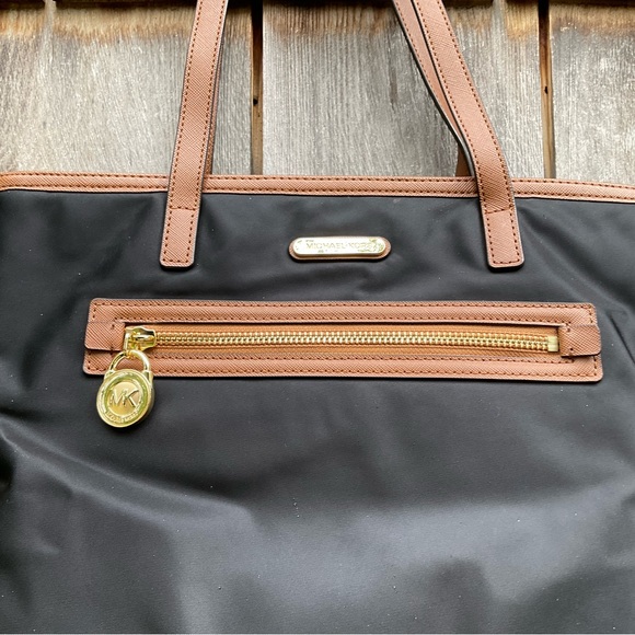 Michael Kors Shoulder Bag - Picture 3 of 7